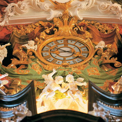 Uhr über dem Orgelprospekt der Stiftskirche, © IMAGNO/Gerhard Trumler