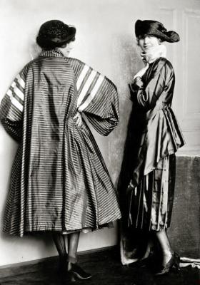 Kostüm und Mantel von Eduard Josef Wimmer-Wisgrill, © IMAGNO/Austrian Archives