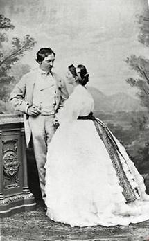 Charlotte Wolter mit Ehemann Charles O'Sullivan
