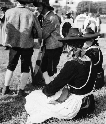 Gruppe in Zillertaler Tracht, © IMAGNO/Austrian Archives (S)