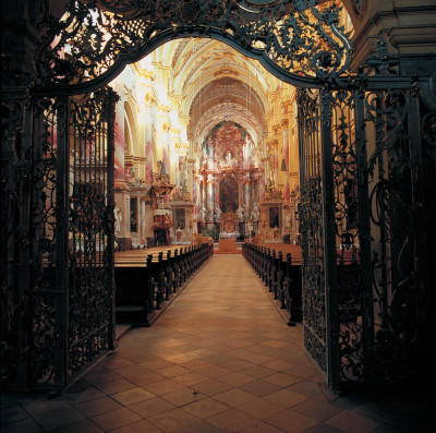 Innenansicht der frühgotischen Klosterkirche, © IMAGNO/Gerhard Trumler