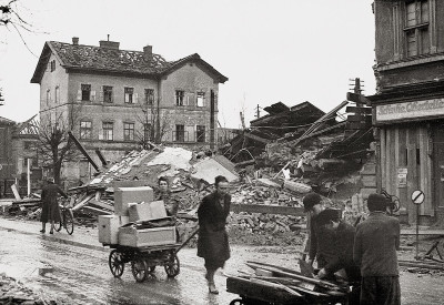 Zerstörte Strassen in Wien nach Ende des Krieges, © IMAGNO/ÖNB