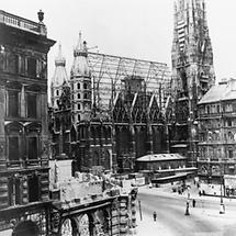 Der beschädigte Stephansdom in Wien