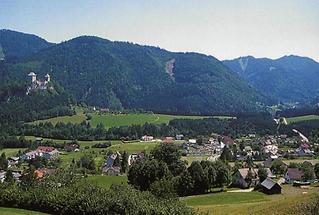 Blick von der Kirche in Richtung Burg 0