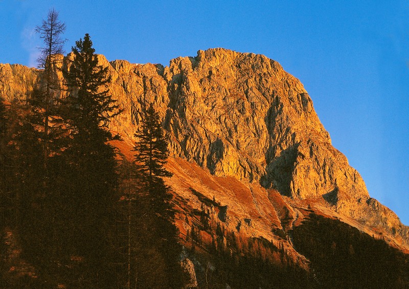 Der Fölzstein bei Sonnenaufgang