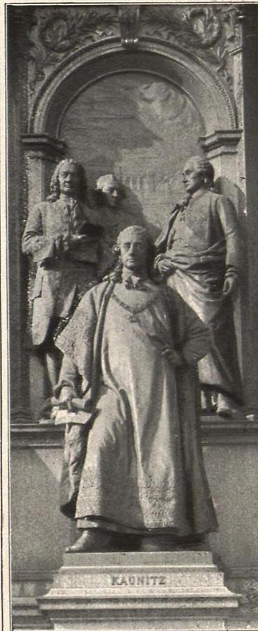 Illustration Sockelfigur des Maria Theresia-Denkmals