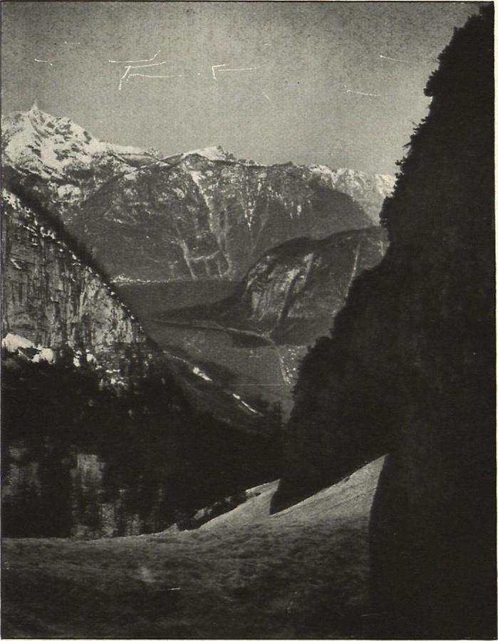 Illustration Panorama vom Höhleneingange: Blick auf den Hallstättersee