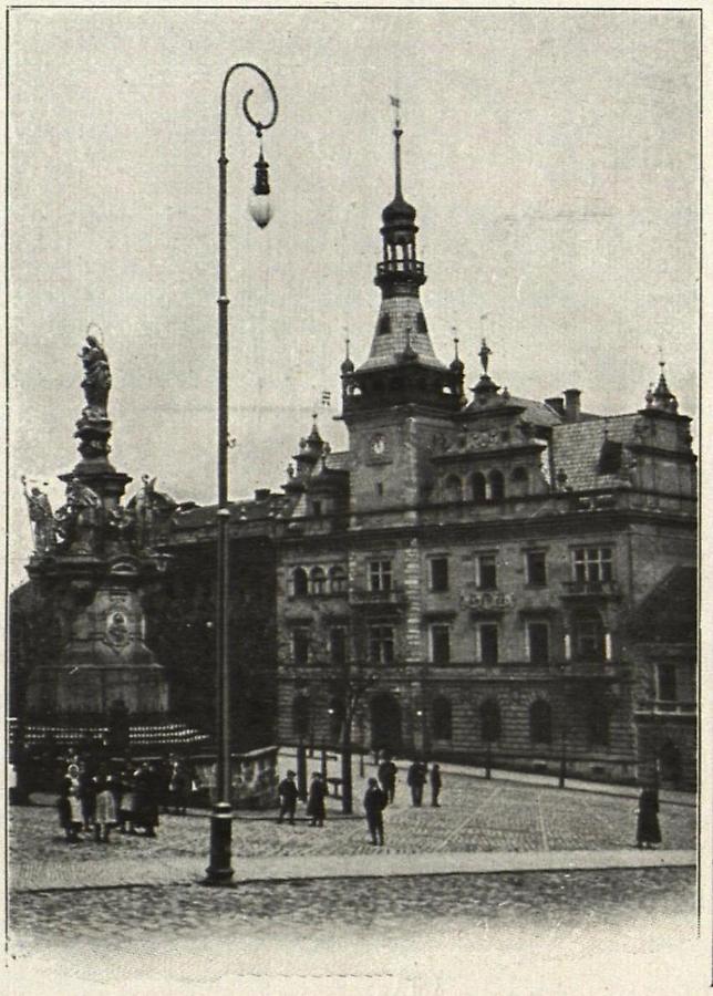 Illustration Kladno: Rathaus und Mariensaule