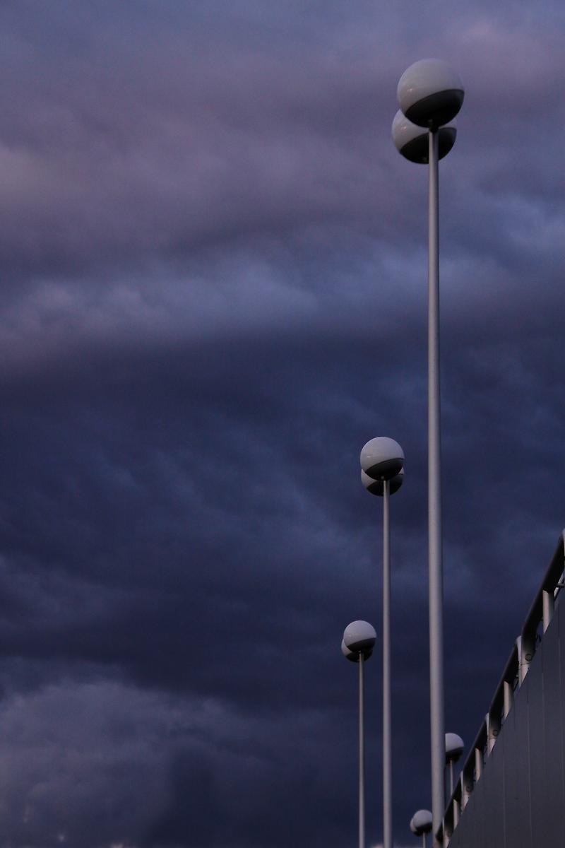 Brücke, Lichter hohe Häuser