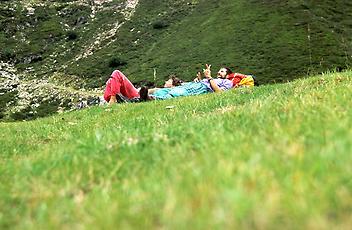 Entspannung nach langem Hatscher; Stubaier Alpen, 1988
