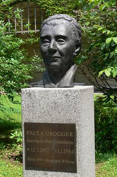 Ehrengalerie in einem Hof der Grazer Burg Büste „Paula Grogger“ von Margarete Wilburg, 1994