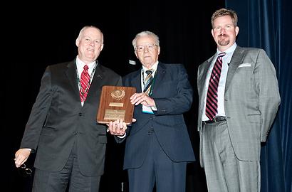 Herbert Jericha receives the R. Tom Sawyer Award for his contributions to the gas turbine industry and the International Gas Turbine Institute (IGTI) at the ASME Turbo Expo 2010 in Glasgow (Scotland)