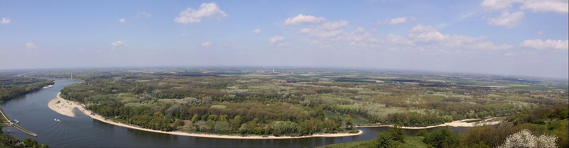 Donau-Auen von Hainburg aus in Richtung Wien gesehen., Foto: © Austria-Forum/Waldbär der VI.