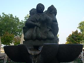 Fischweiberbrunnen1