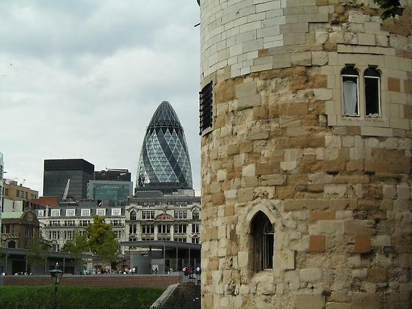 Bild 'arthurs_alt-und-neu-London-Tower'