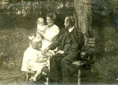 Bild 'Hofmann Alfred mit Familie 1919'