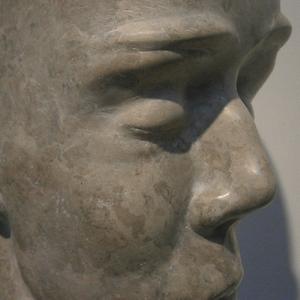 Skulptur, 'Kopf schlank', Kalkstein