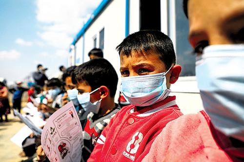 Flüchtlingskinder in syisch-türkischen Camps werden auf den Covid-19-Ernstfall vorbereitet