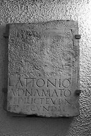 Grabstein des Lucius Attonius Adnamatus