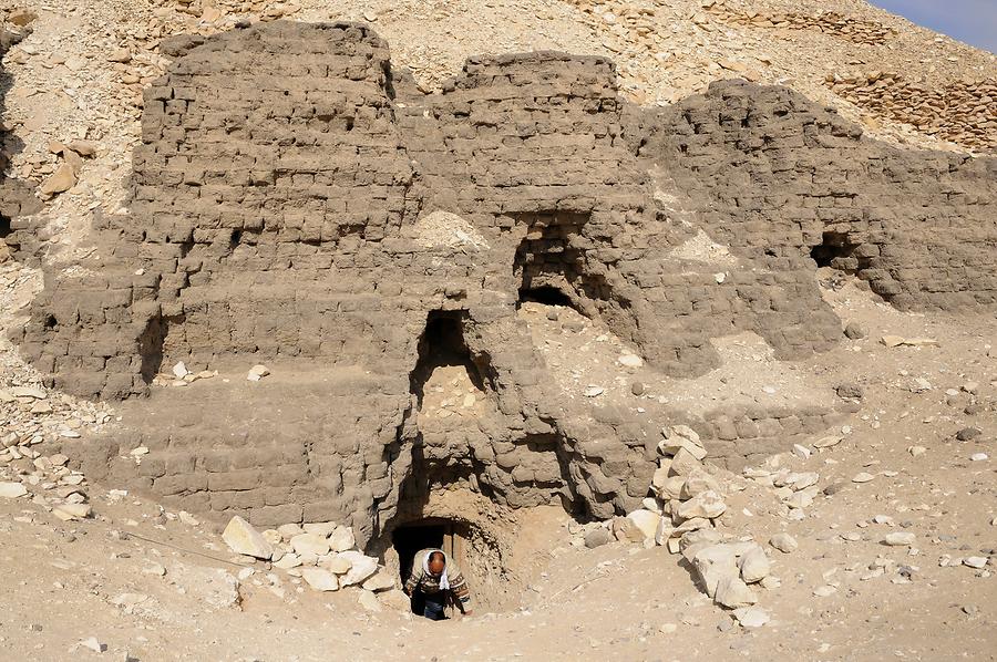 Meidum - Mastabas; Entry Shafts