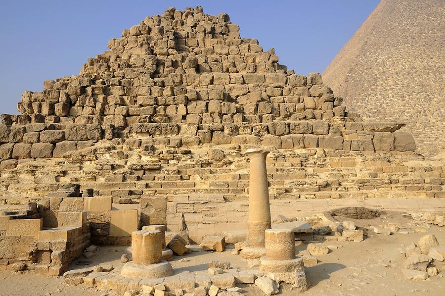 Queens Pyramid Giza