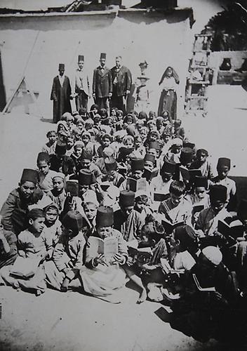 Kairo, Ägypten: Unterricht unter freiem Himmel in einer ägyptischen Schule. 1930. Photographie