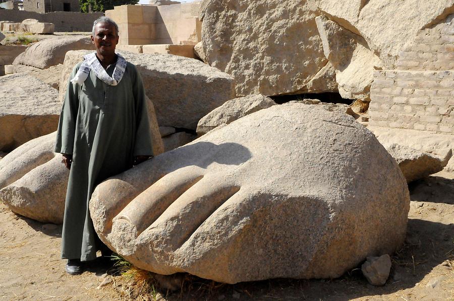 Ramesseum - Statue