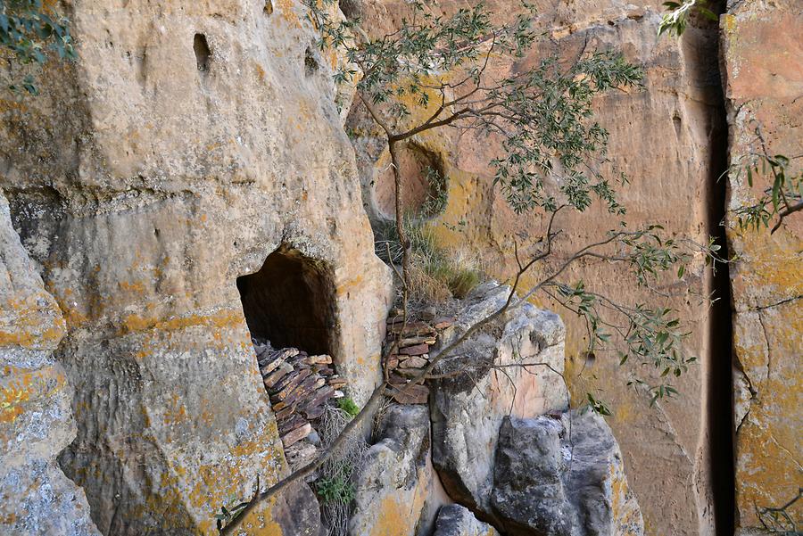 Abuna Yemata - Tombs