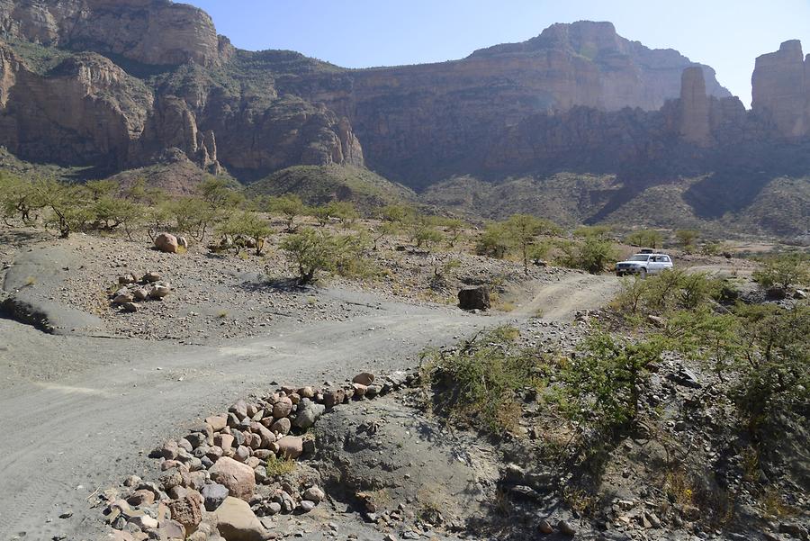 Dirt Road to Abuna Yemata