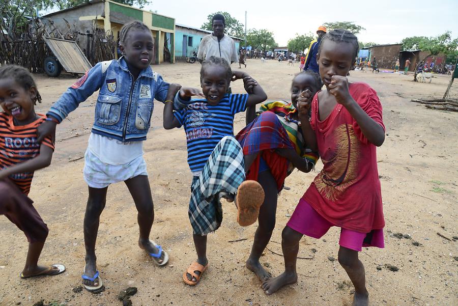 Children in Turmi