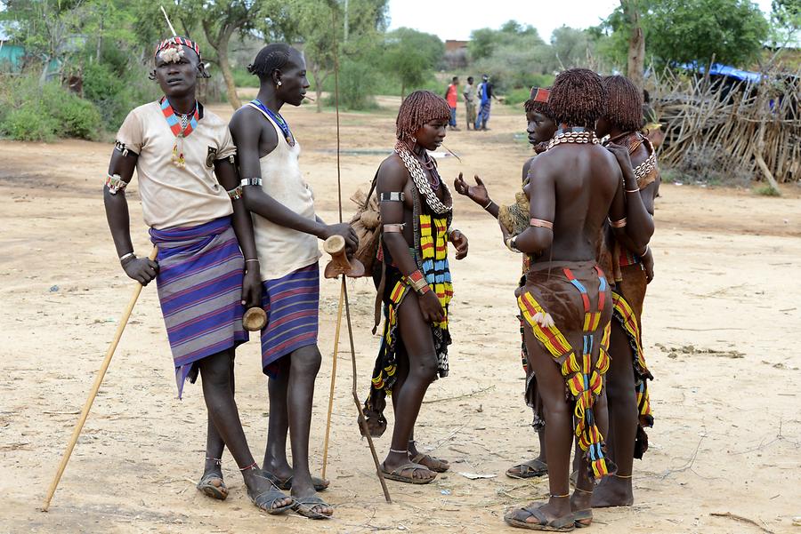 Hamar Men with Guns