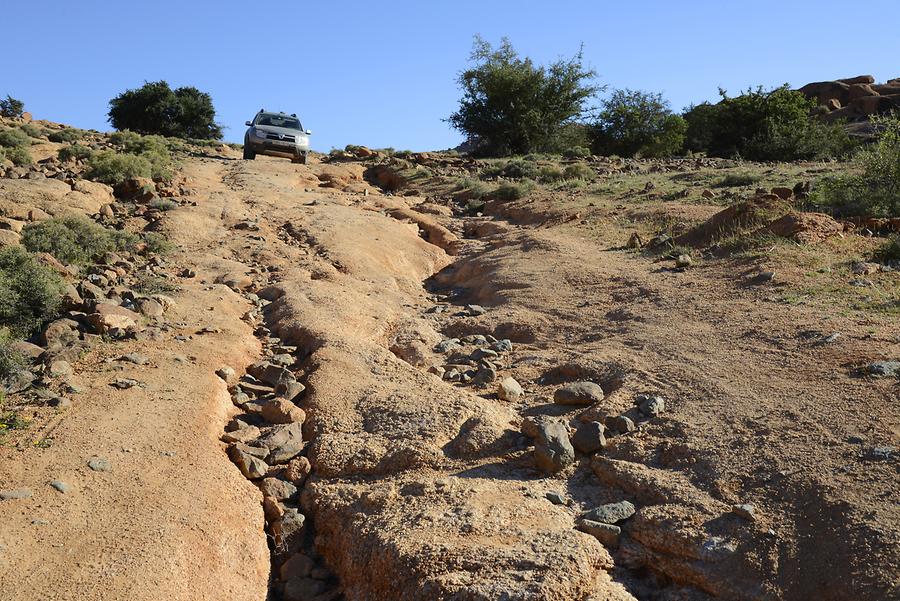 Dirt Road to Les Peintures