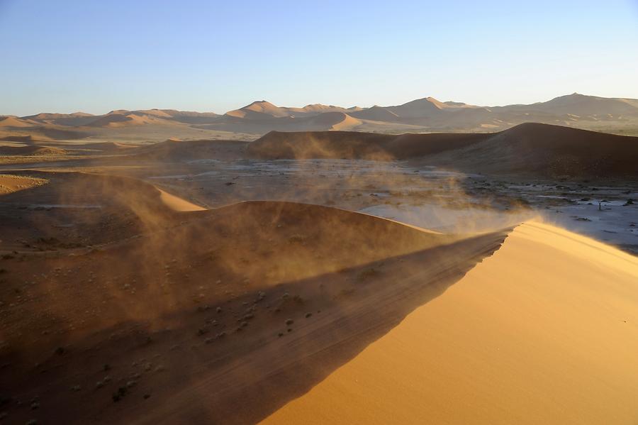 Sunrise at Deadvlei