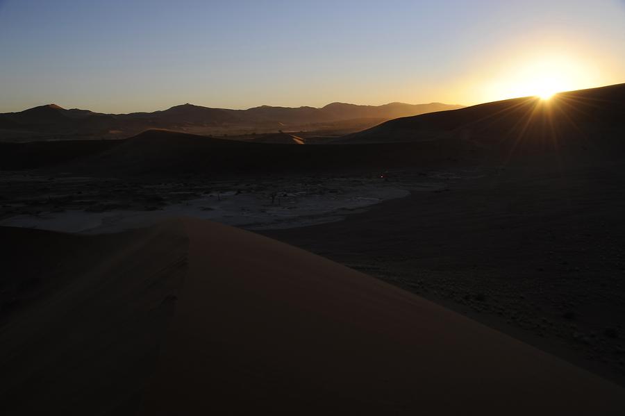 Sunrise at Deadvlei