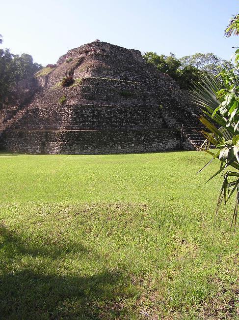 Chacchoben Maya temple pyramid (1)