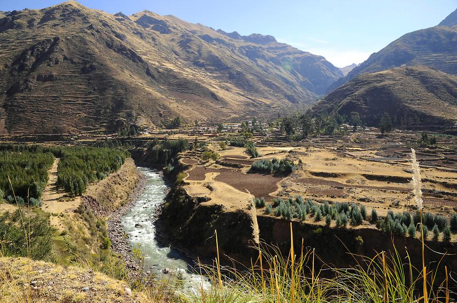 Urubamba Valley near Pikillaqta