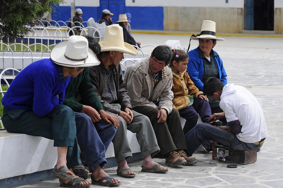 Celedin - Plaza de Armas; Locals