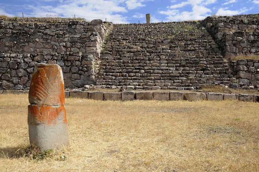 Kunturhuasi - Stelae