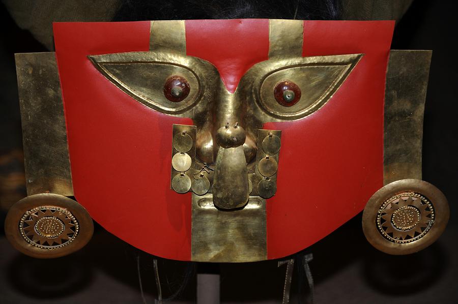 Sicán National Museum - Golden Mask