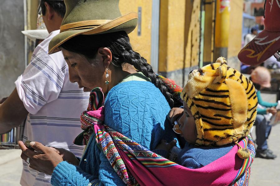 Chivay - Market; Indian with Baby