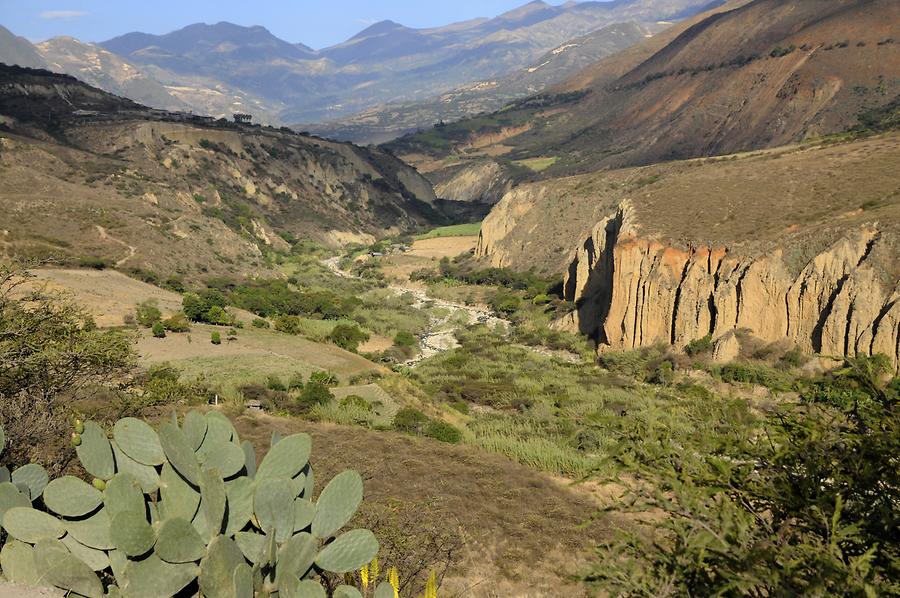 Landscape near Kunturhuasi