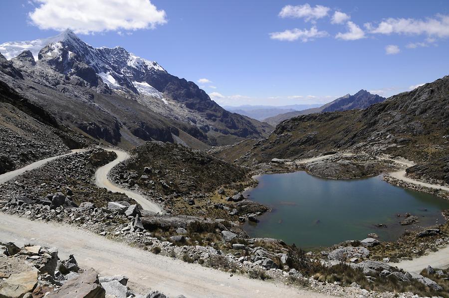 Portachuela - Mountain Pass Road