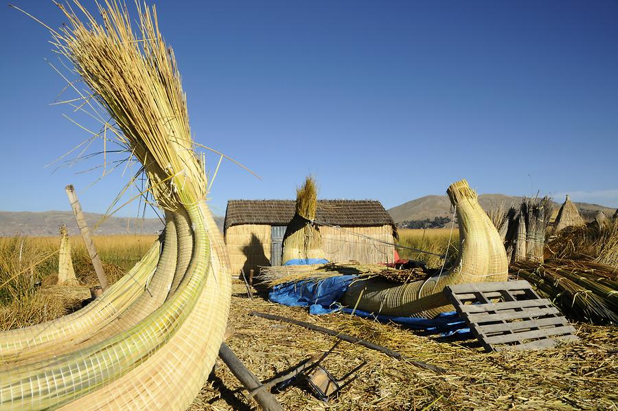 Uru Settlement - Boats