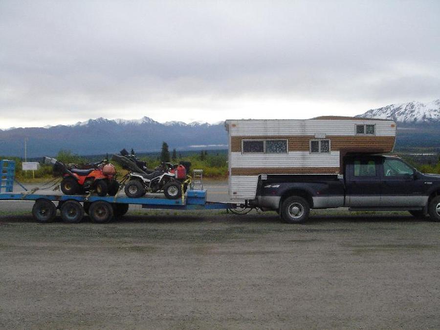 Outside Eureka lodge, Photo: H. Maurer, 2005