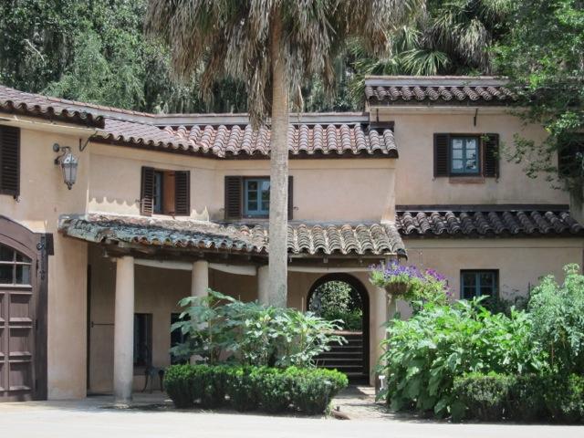 Courtyard at Pinewood Estate