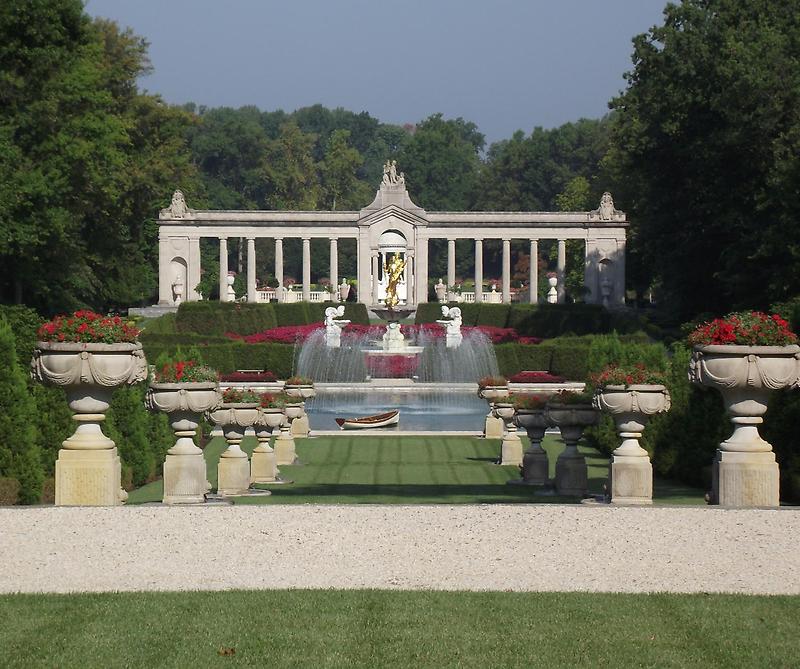 Fountain and pool at Nemours Gardens