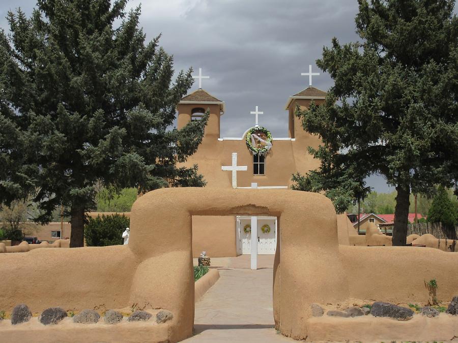 Ranchos de Taos - San Francisco de Asis Church - Alter