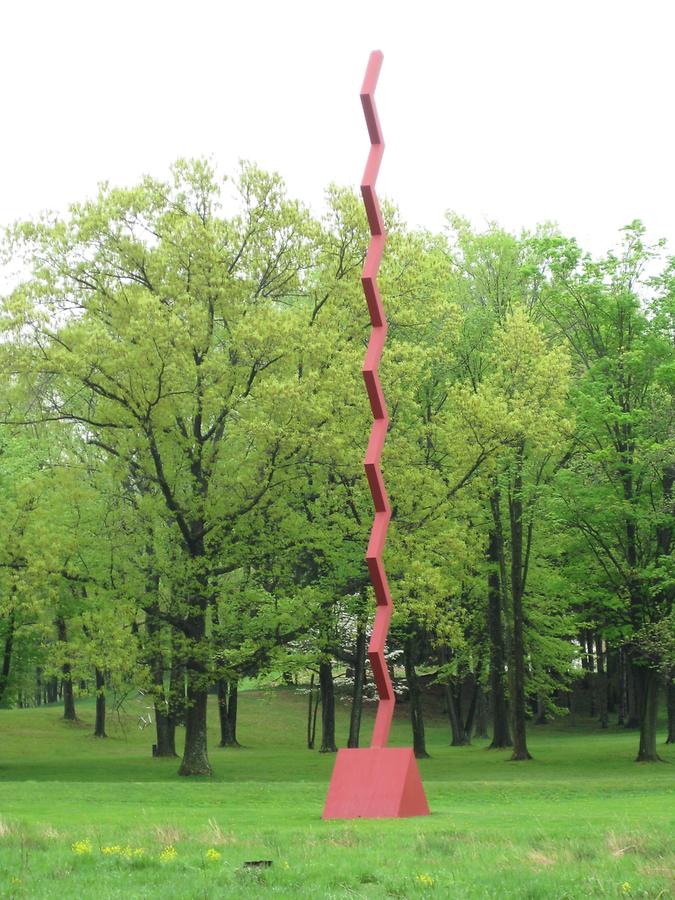 Cornwall-on-Hudson Storm King Art Park Endless Column von Tal Streeter