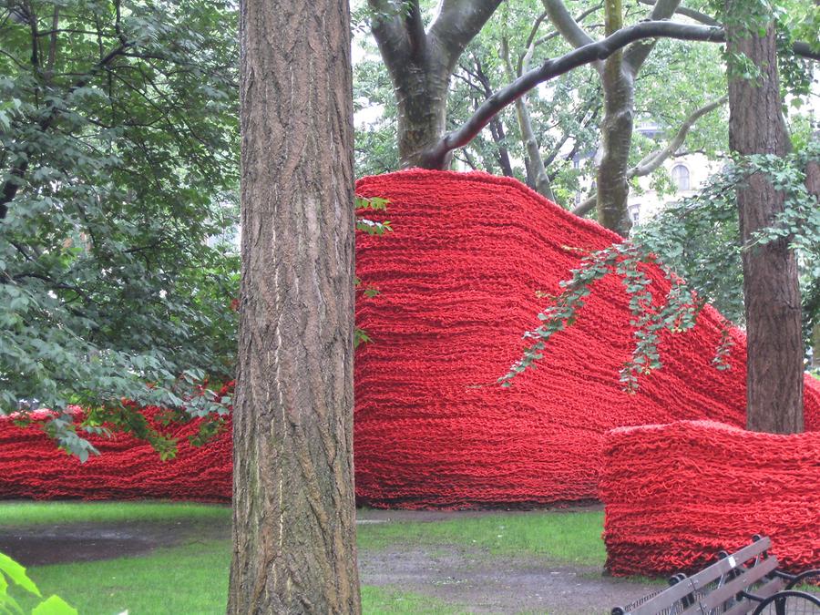 NYC Madison Square Red, Yellow and Blue von Orly Genger