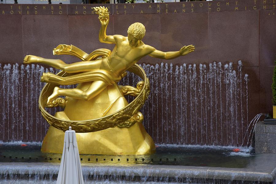 Fifth Avenue - Rockefeller Center; Prometheus